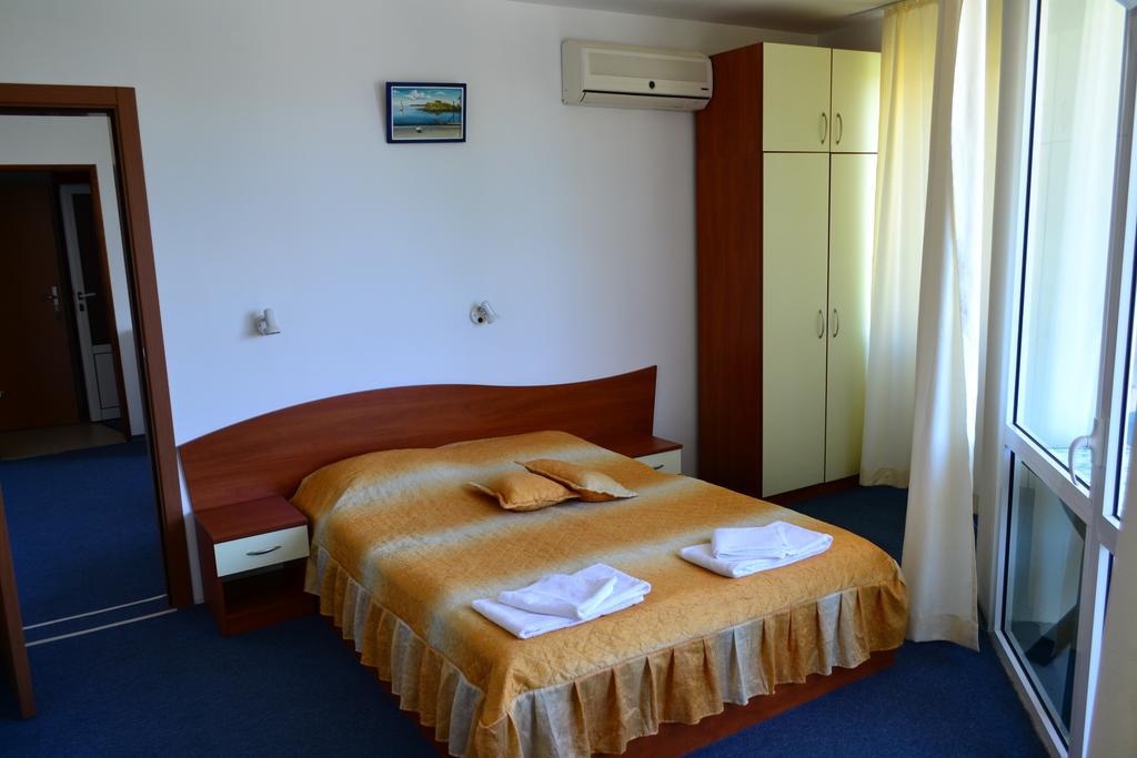 Saint George Family Hotel لوزينيتس الغرفة الصورة